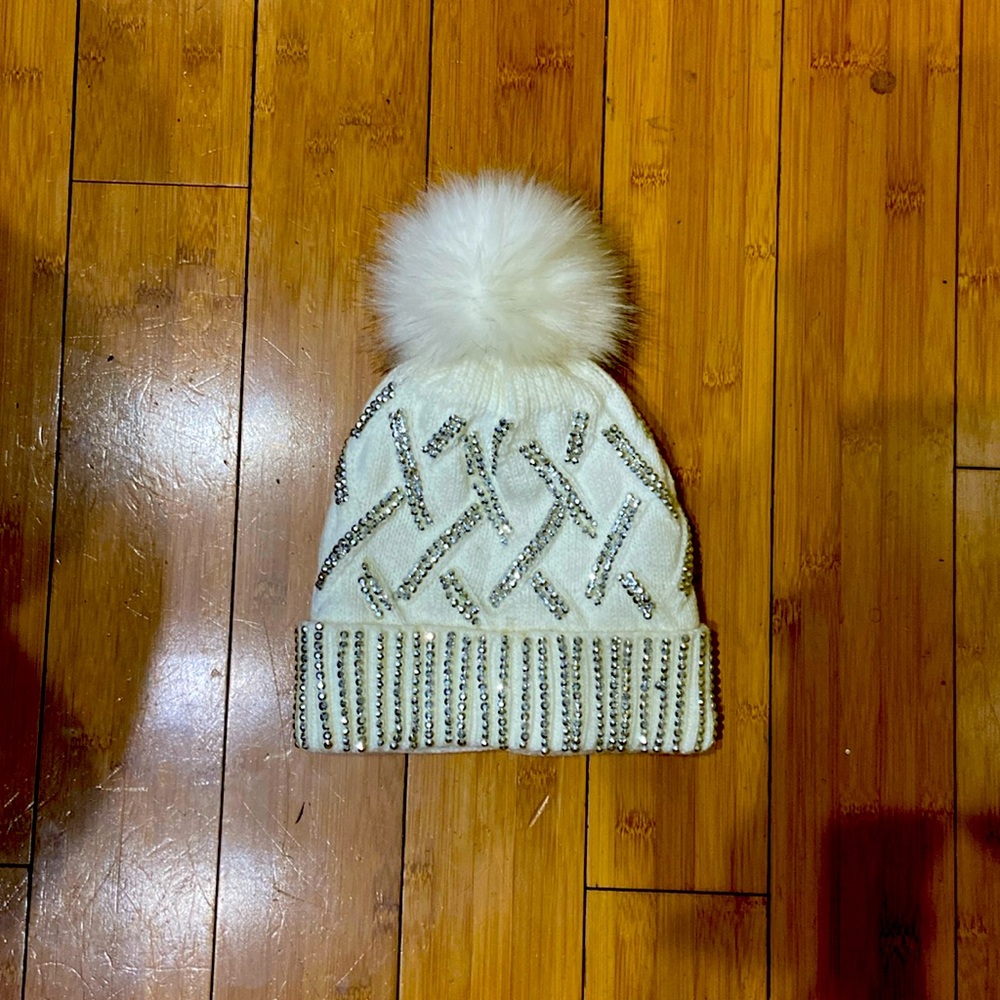 BEANIE HAT White w/ Silver & Fur Ball 
One Size New